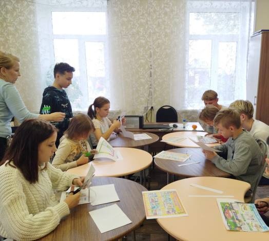 Воспитанники Кинешемского детского дома изготовили листовки о соблюдении ПДД фото 3