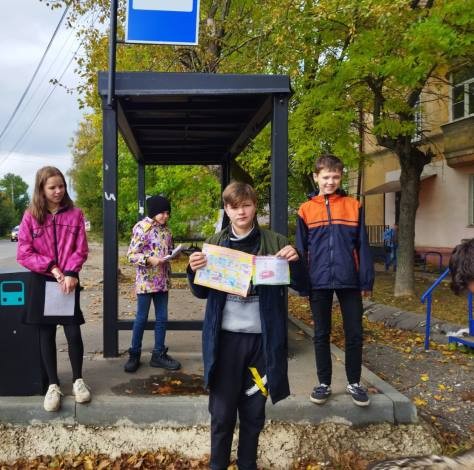 Воспитанники Кинешемского детского дома изготовили листовки о соблюдении ПДД фото 4