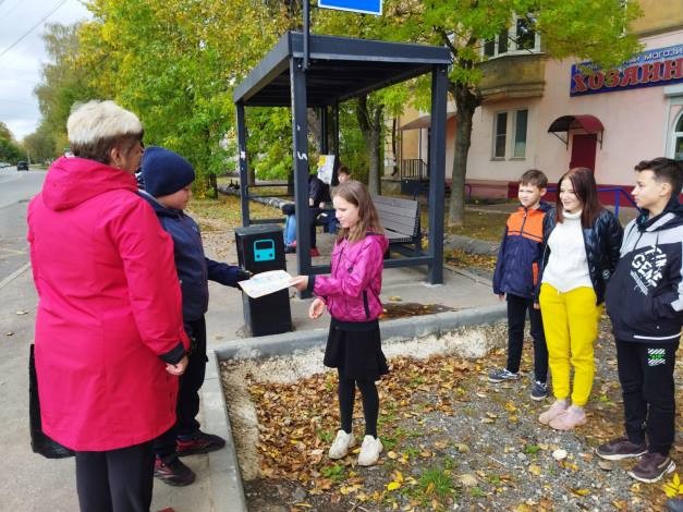 Воспитанники Кинешемского детского дома изготовили листовки о соблюдении ПДД фото 5