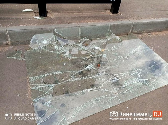 В Кинешме вандалы разгромили новую остановку на «Автоагрегате» фото 6
