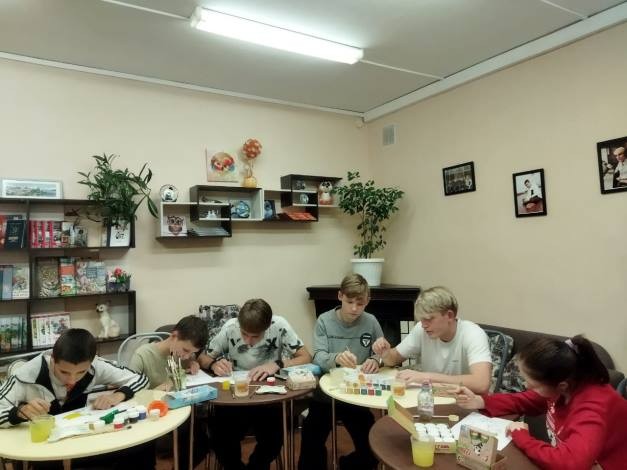 Воспитанники Кинешемского детского дома познакомились с новым жанром живописи фото 2