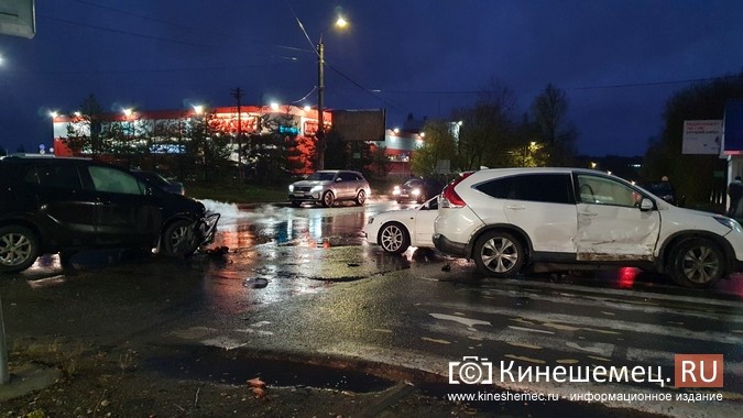 Авария с участием 4 авто у гипермаркета в Кинешме фото 5