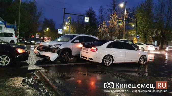 Авария с участием 4 авто у гипермаркета в Кинешме фото 6