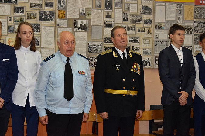 В гимназии Кинешмы открыли парту в честь героя спецоперации на Украине, лётчика Артёма Норина фото 9