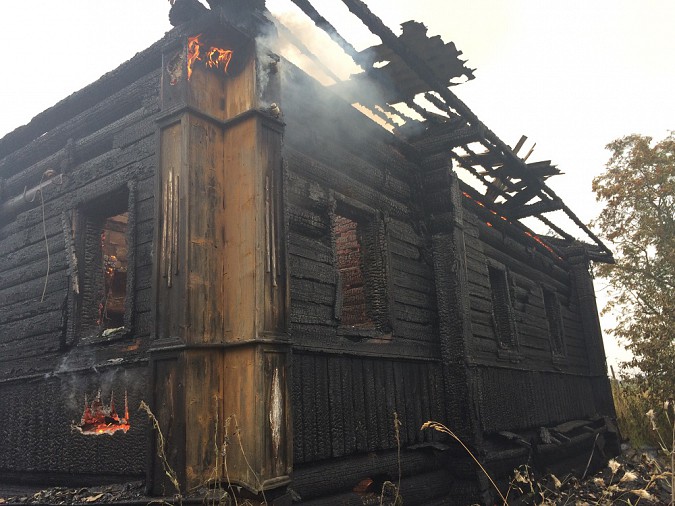 В Заволжском районе спалили деревянный дом фото 3