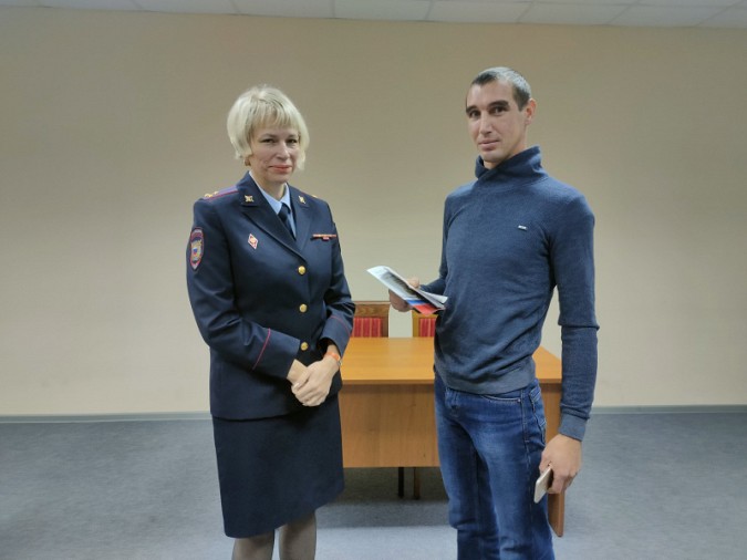 В Ивановской области состоялась церемония вручения паспортов РФ гражданам, прибывшим из Украины фото 10