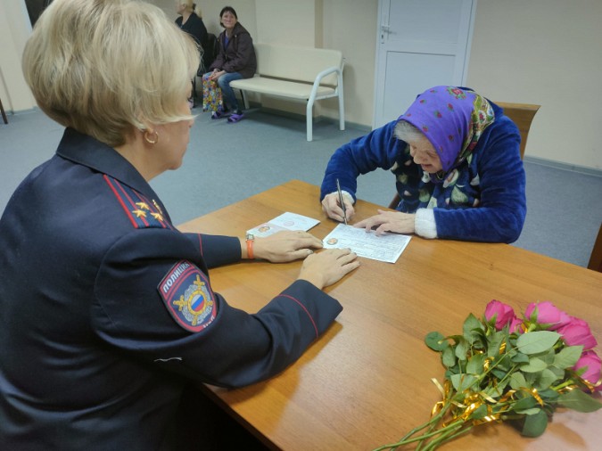 В Ивановской области состоялась церемония вручения паспортов РФ гражданам, прибывшим из Украины фото 2