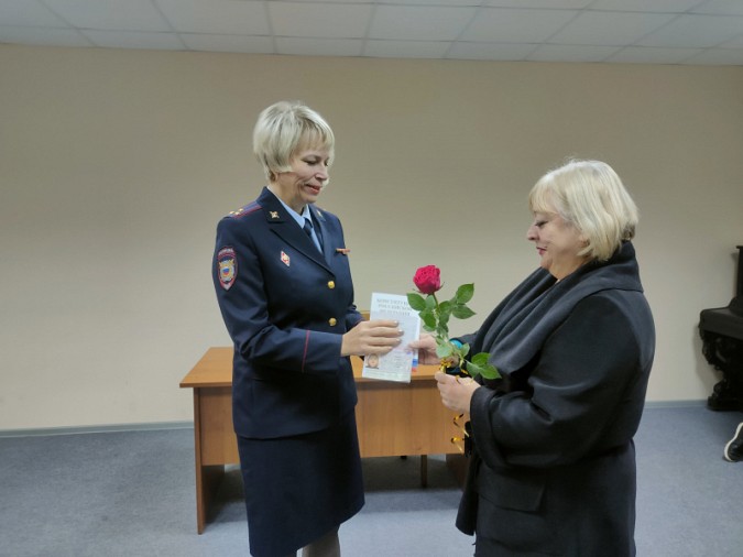 В Ивановской области состоялась церемония вручения паспортов РФ гражданам, прибывшим из Украины фото 4