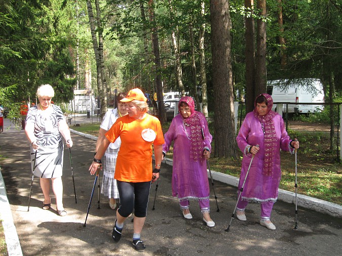 Скандинавская ходьба полюбилась кинешемским пенсионерам фото 6