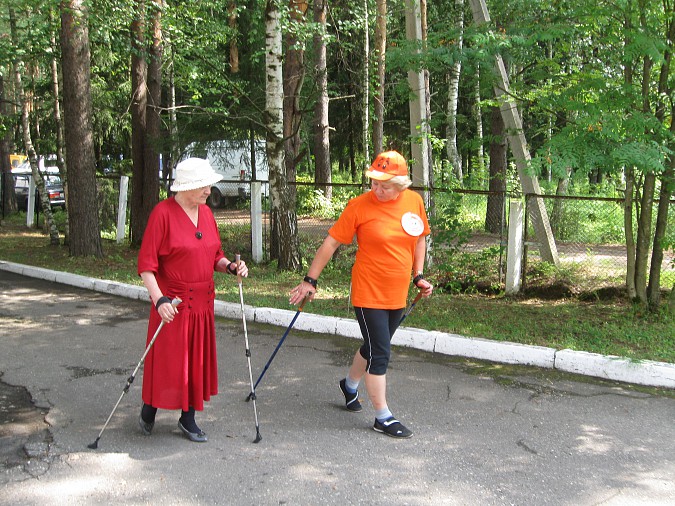 Скандинавская ходьба полюбилась кинешемским пенсионерам фото 4