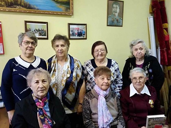 Кинешемским учителям-ветеранам вручили медали в честь 300-летия рождения Ломоносова фото 4