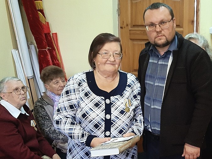 Кинешемским учителям-ветеранам вручили медали в честь 300-летия рождения Ломоносова фото 3