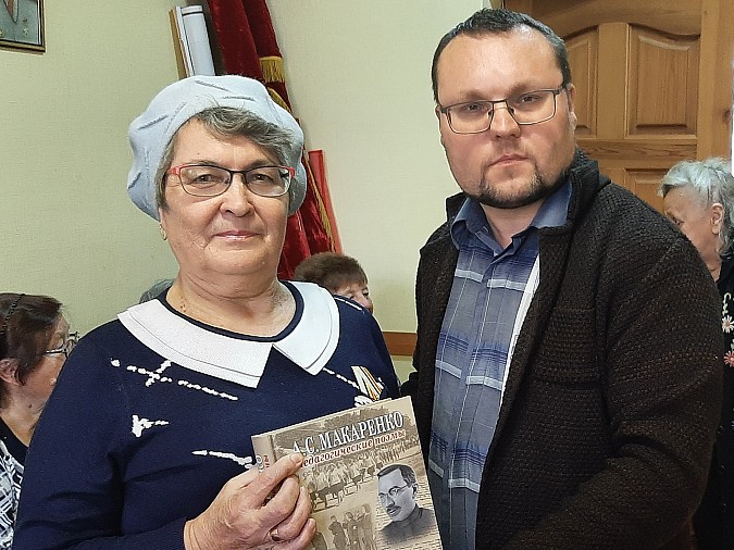 Кинешемским учителям-ветеранам вручили медали в честь 300-летия рождения Ломоносова фото 2