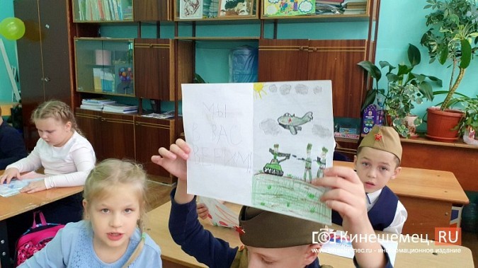 Дети школы №1 передали рисунки землякам - участникам спецоперации на Украине фото 12