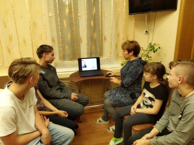 Воспитанники Кинешемского детского дома познакомились с направлением искусства «пуантилизм» фото 3