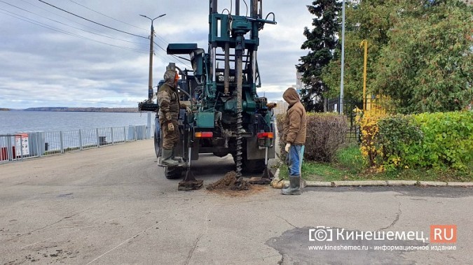 На центральном причале Кинешмы специалисты производят бурение для исследования грунта фото 4