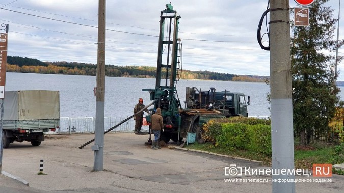 На центральном причале Кинешмы специалисты производят бурение для исследования грунта фото 3