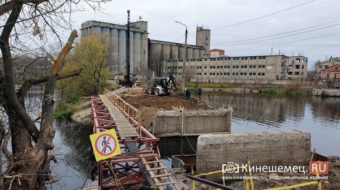 На мосту через Казоху подрядчик начал забивать сваи фото 3