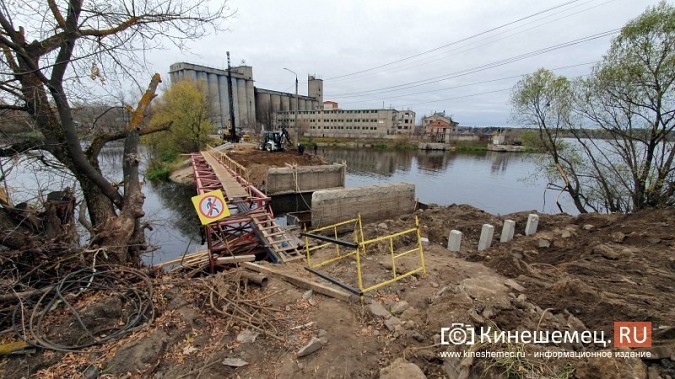 На мосту через Казоху подрядчик начал забивать сваи фото 5