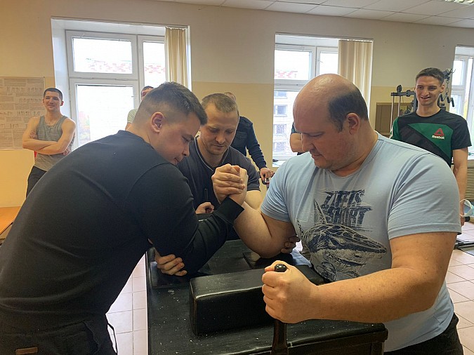 Сотрудники кинешемских исправительных колоний и СИЗО победили на соревнованиях по армрестлингу фото 4