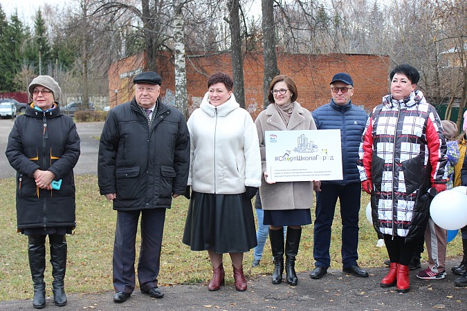 В Кинешме у школы №10 открыли новую многофункциональную спортивную площадку фото 6