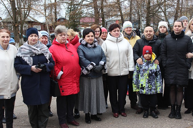 В Кинешме открыли мемориальную доску участнику спецоперации, герою России, лётчику Илье Сизову фото 5