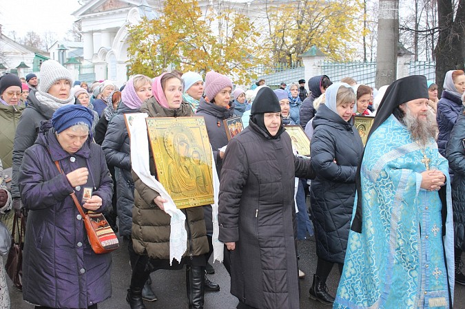 В Кинешме прошел крестный ход в честь праздника иконы Божией матери «Казанская» фото 3