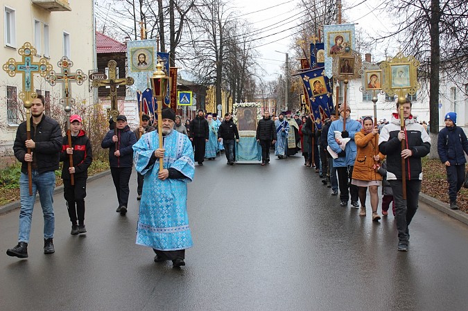 В Кинешме прошел крестный ход в честь праздника иконы Божией матери «Казанская» фото 11