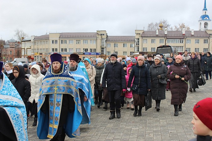 В Кинешме прошел крестный ход в честь праздника иконы Божией матери «Казанская» фото 8