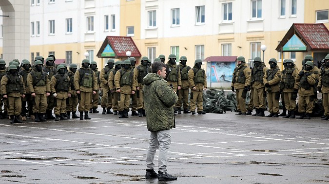 Губернатор Станислав Воскресенский проводил мобилизованных ивановских десантников в зону СВО фото 16