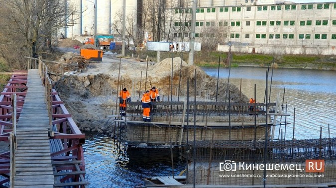 На мосту через Казоху армируют опоры фото 2