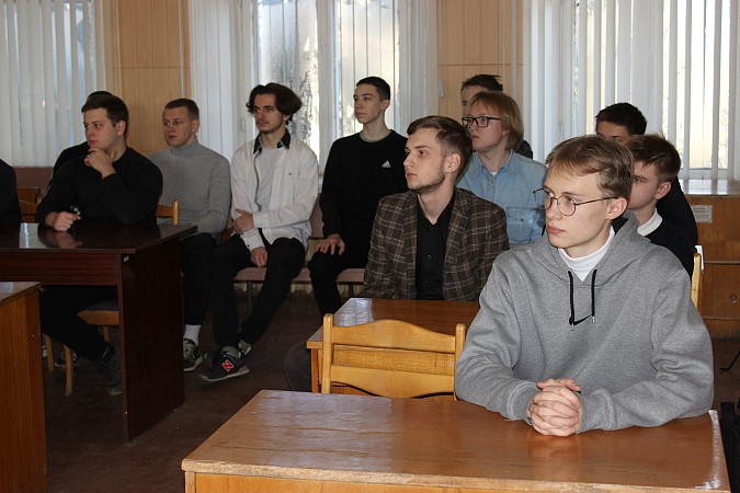 В День призывника молодёжь Кинешмы посетила военкомат фото 5