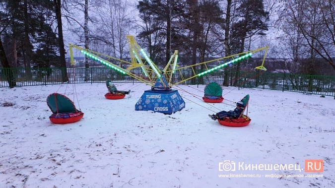 В центральном парке Кинешмы установили аттракцион «Тюбинг-кросс» для катания на «ватрушках» фото 2