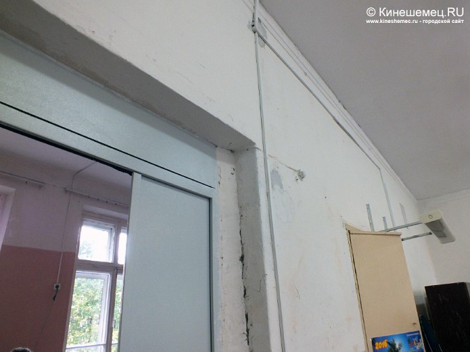 В Кинешме родители вынуждены сами ремонтировать школьные классы фото 3