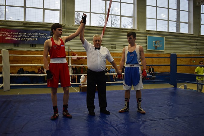 В Кинешме прошёл межрегиональный турнир по боксу памяти Владимира Королёва и Михаила Бодягина фото 13