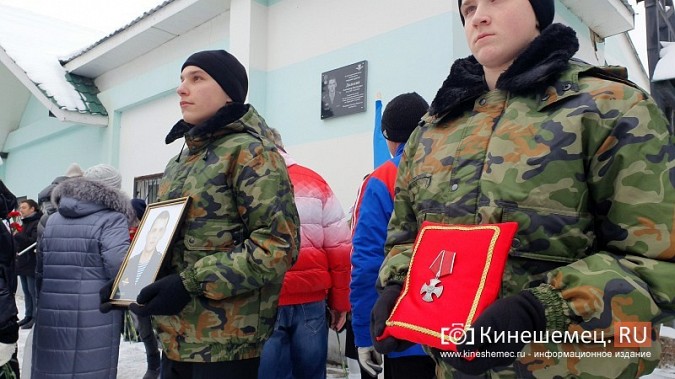 В Кинешме открыли мемориальную доску в честь героя-десантника, биатлониста Александра Долькина фото 9