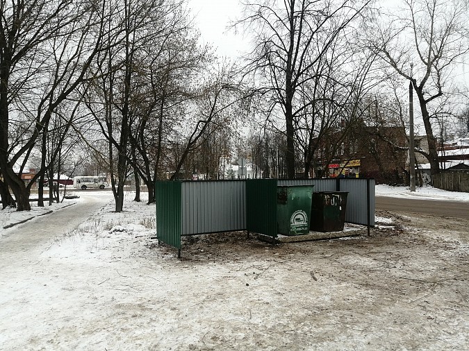 На улице Кривоногова УГХ благоустроило контейнерную площадку фото 4