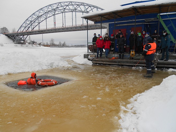 Кинешемские спасатели предупреждают об опасности первого льда фото 4