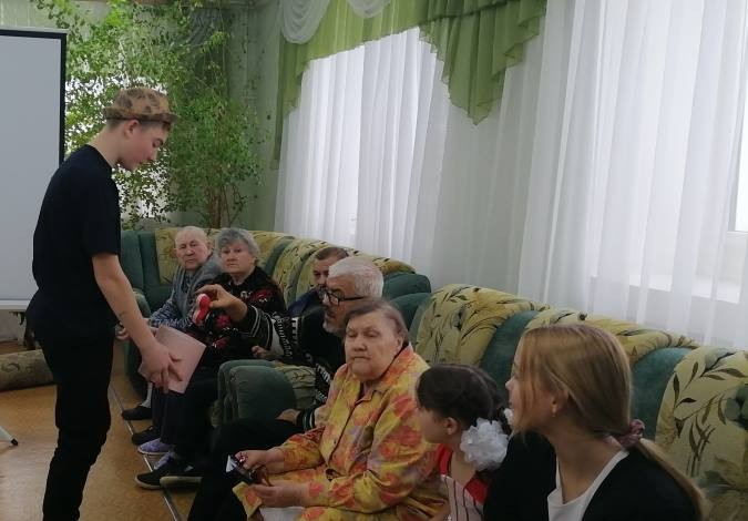 Воспитанники Кинешемского детского дома посетили пожилых людей фото 4