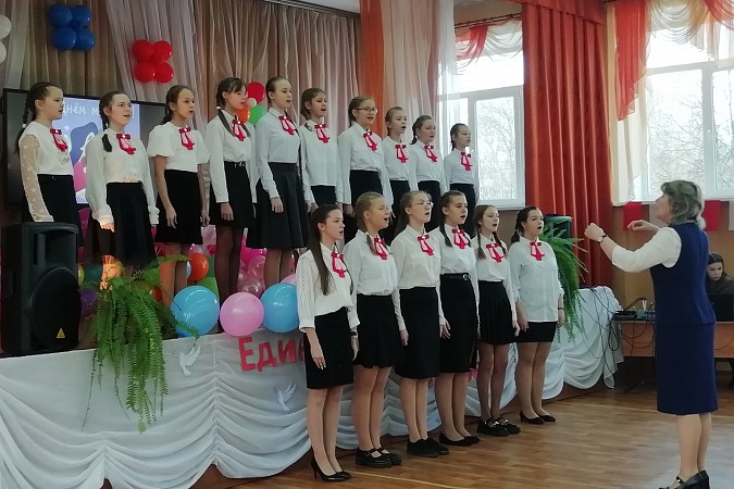 В школе №18 для жителей «Автоагрегата» состоялся концерт ко Дню матери фото 3