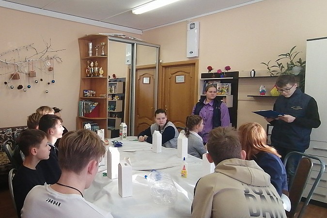 В Кинешемском детском доме прошёл мастер-класс по изготовлению кормушек для птиц фото 2
