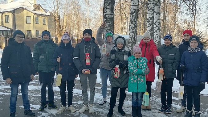 В Кинешемском детском доме прошёл мастер-класс по изготовлению кормушек для птиц фото 7