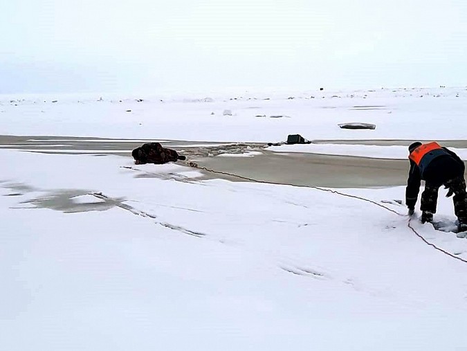 В Юрьевце спасали провалившегося под лёд рыбака фото 2