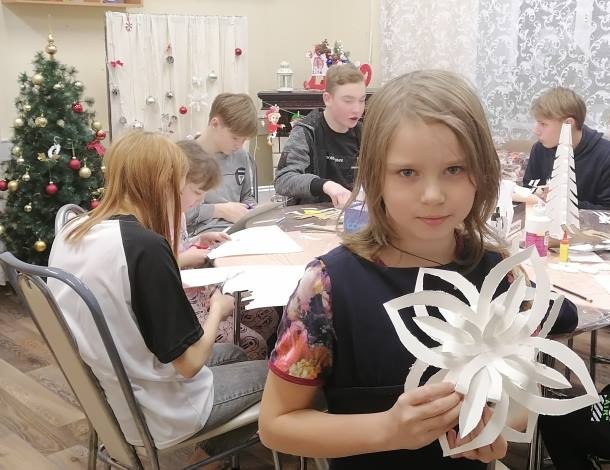 В Кинешемском детском доме проведён творческий мастер-класс «Олени и снежинки» фото 3