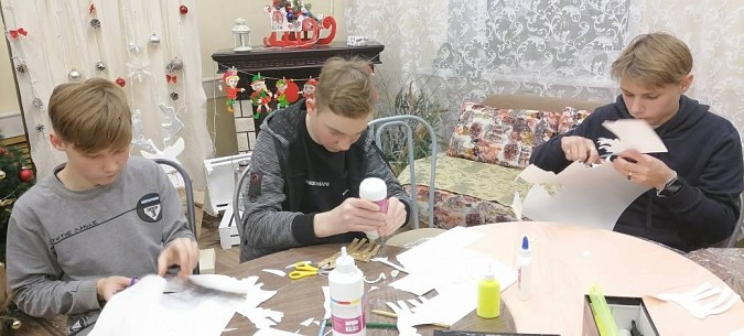 В Кинешемском детском доме проведён творческий мастер-класс «Олени и снежинки» фото 5