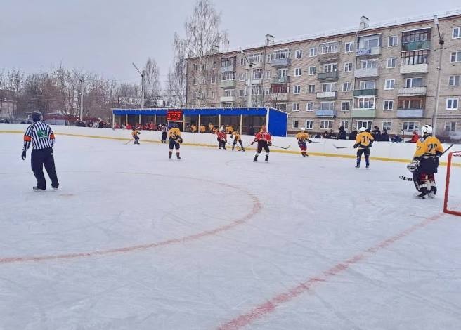 «Любители бани» одержали победу в волжском дерби с «Электроконтактом» фото 4