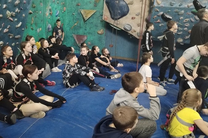 Учащиеся школы №18 стали призерами первенства области по скалолазанию фото 3