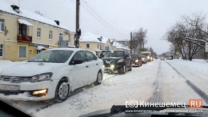 В помощь УГХ на уборку Кинешмы от снега вышла техника предприятий фото 4