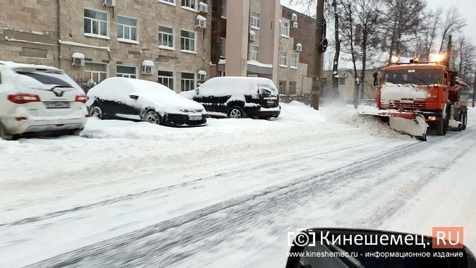 В помощь УГХ на уборку Кинешмы от снега вышла техника предприятий фото 5