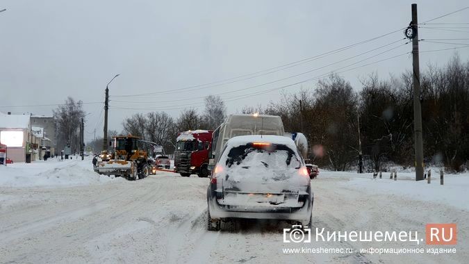 В помощь УГХ на уборку Кинешмы от снега вышла техника предприятий фото 2